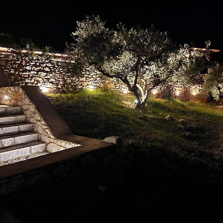 Focalion Castle Luxury Suites Pírgos Dhiroú Bagian luar foto