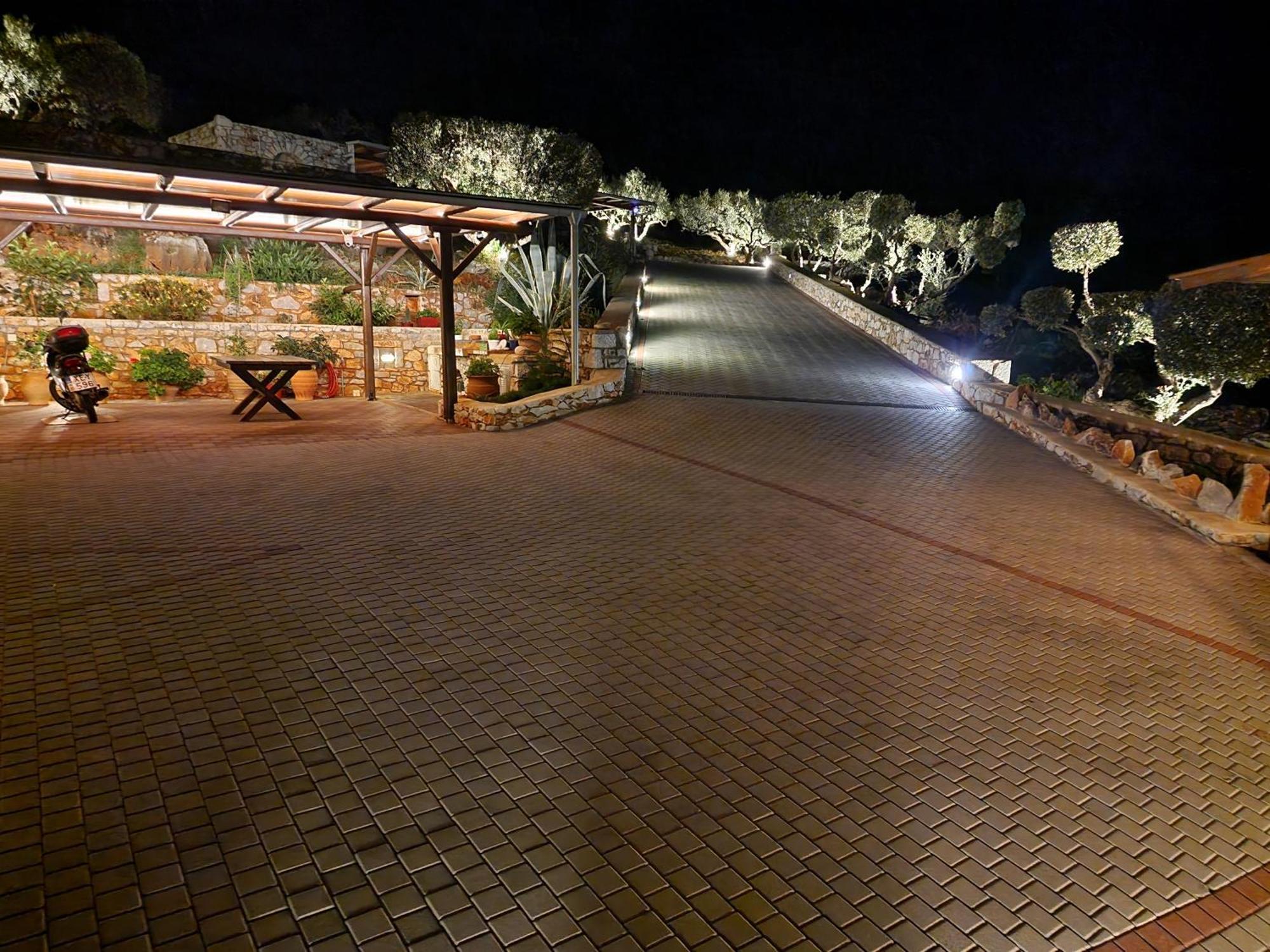 Focalion Castle Luxury Suites Pírgos Dhiroú Bagian luar foto