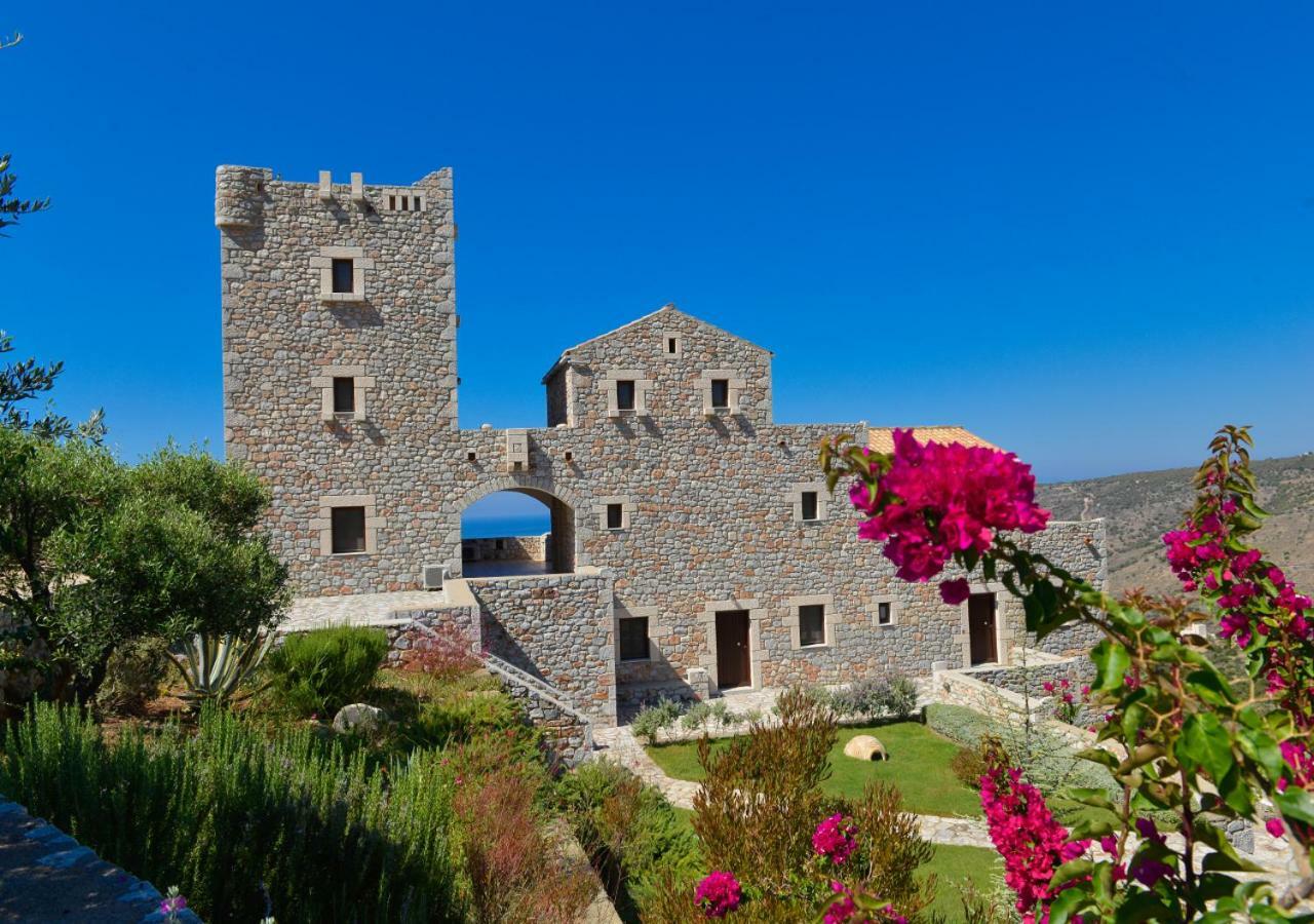 Focalion Castle Luxury Suites Pírgos Dhiroú Bagian luar foto