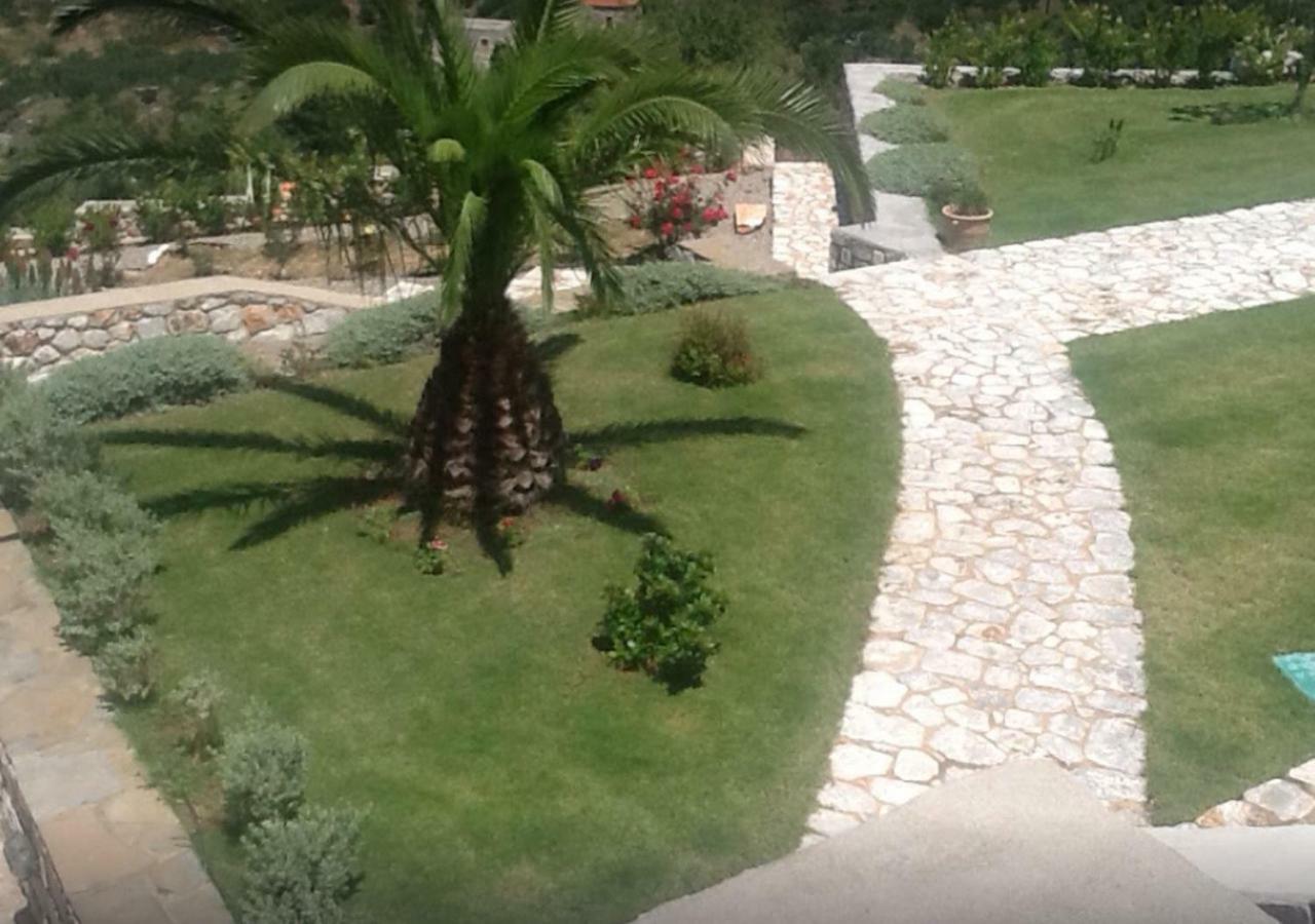 Focalion Castle Luxury Suites Pírgos Dhiroú Bagian luar foto
