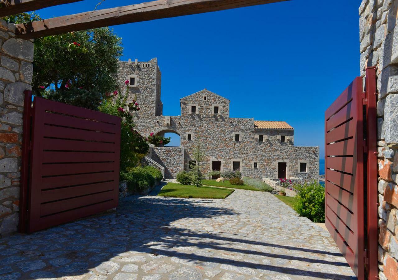 Focalion Castle Luxury Suites Pírgos Dhiroú Bagian luar foto