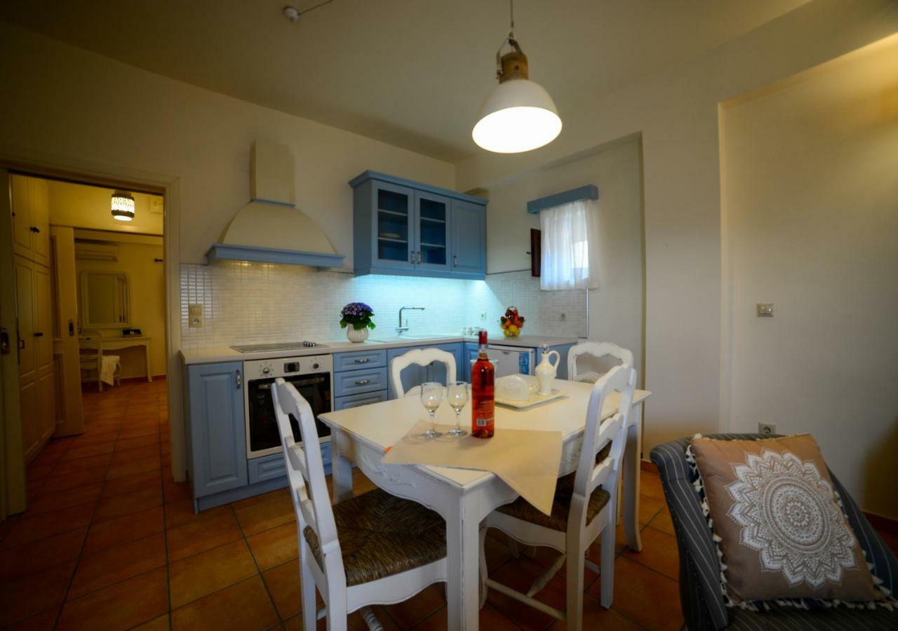 Focalion Castle Luxury Suites Pírgos Dhiroú Bagian luar foto