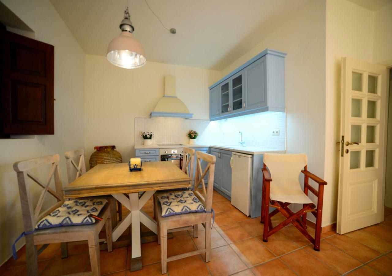 Focalion Castle Luxury Suites Pírgos Dhiroú Bagian luar foto