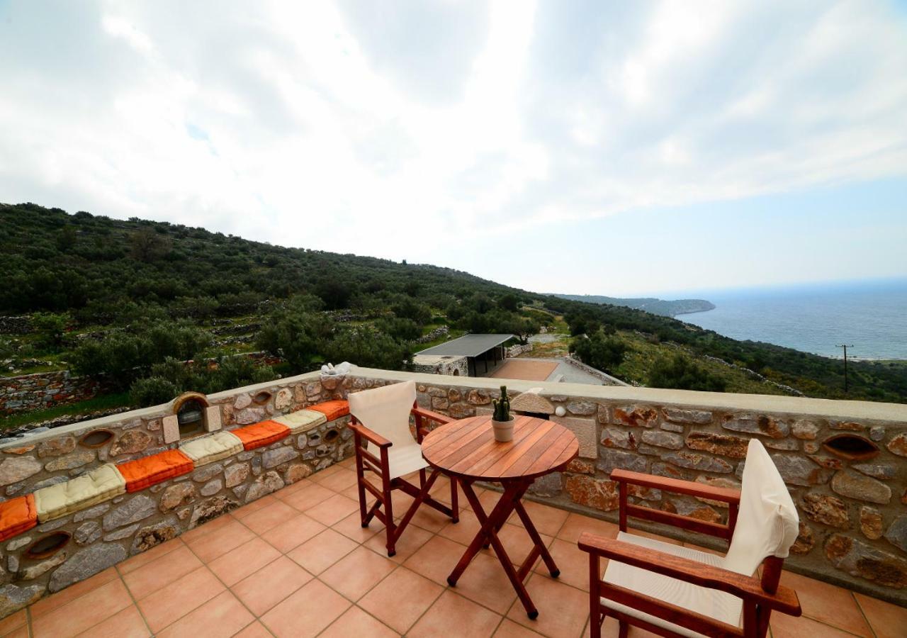 Focalion Castle Luxury Suites Pírgos Dhiroú Bagian luar foto