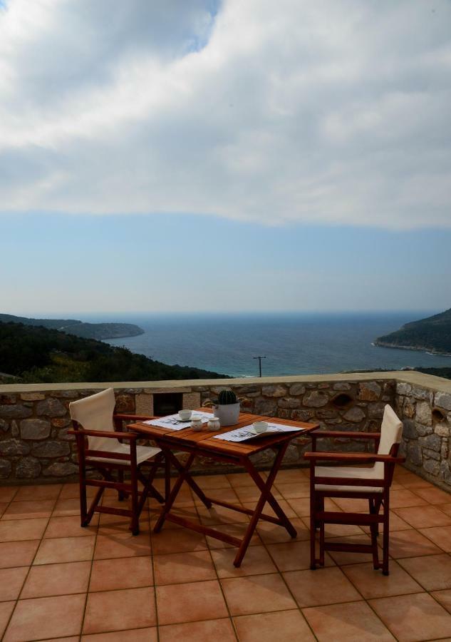 Focalion Castle Luxury Suites Pírgos Dhiroú Bagian luar foto