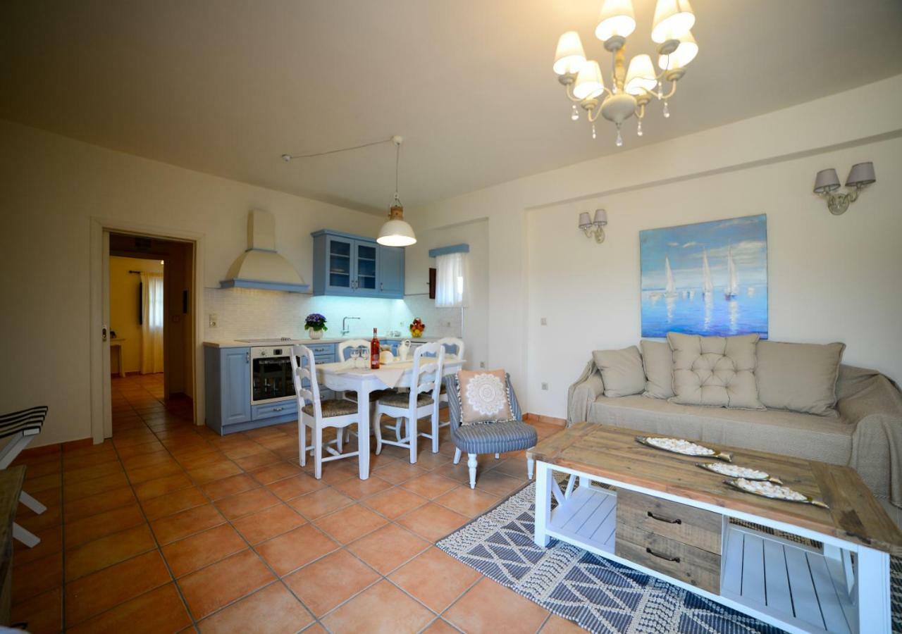 Focalion Castle Luxury Suites Pírgos Dhiroú Bagian luar foto