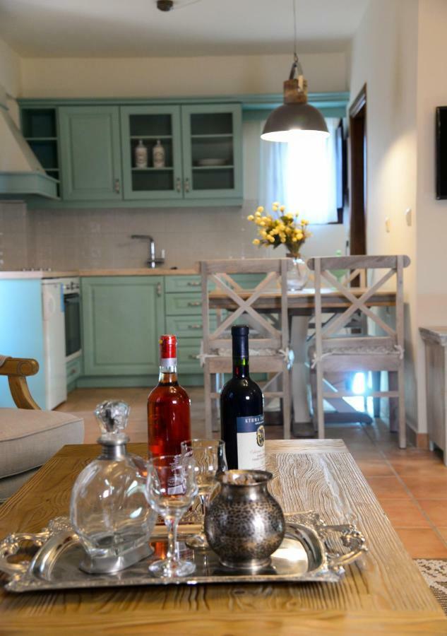 Focalion Castle Luxury Suites Pírgos Dhiroú Bagian luar foto