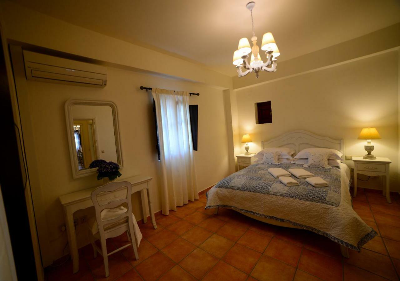 Focalion Castle Luxury Suites Pírgos Dhiroú Bagian luar foto