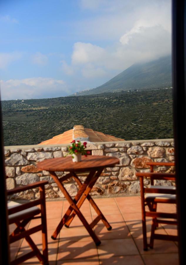 Focalion Castle Luxury Suites Pírgos Dhiroú Bagian luar foto