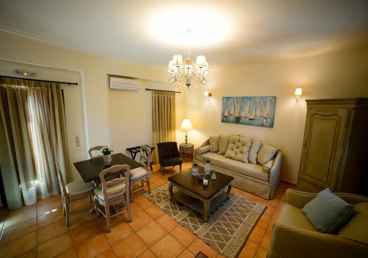 Focalion Castle Luxury Suites Pírgos Dhiroú Bagian luar foto