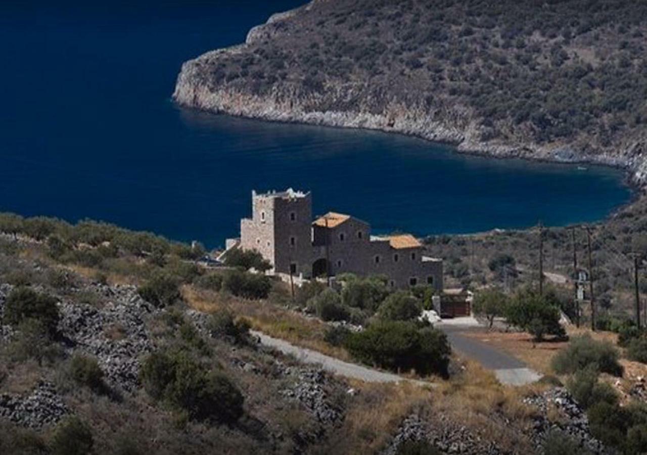 Focalion Castle Luxury Suites Pírgos Dhiroú Bagian luar foto