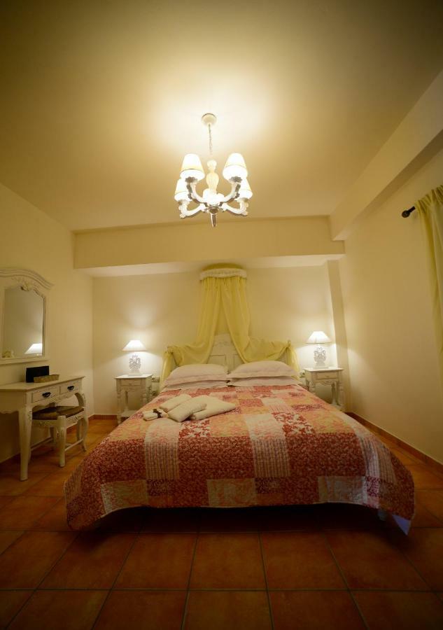 Focalion Castle Luxury Suites Pírgos Dhiroú Bagian luar foto