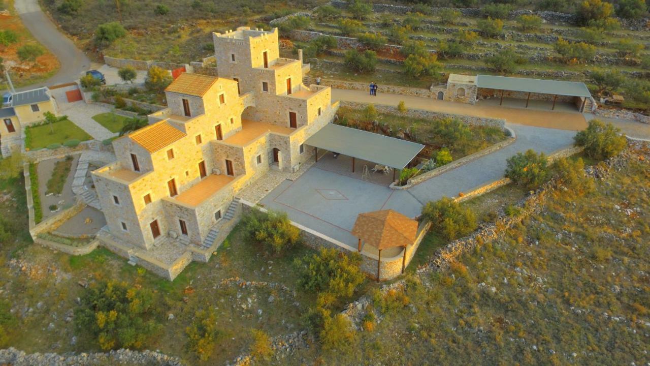 Focalion Castle Luxury Suites Pírgos Dhiroú Bagian luar foto